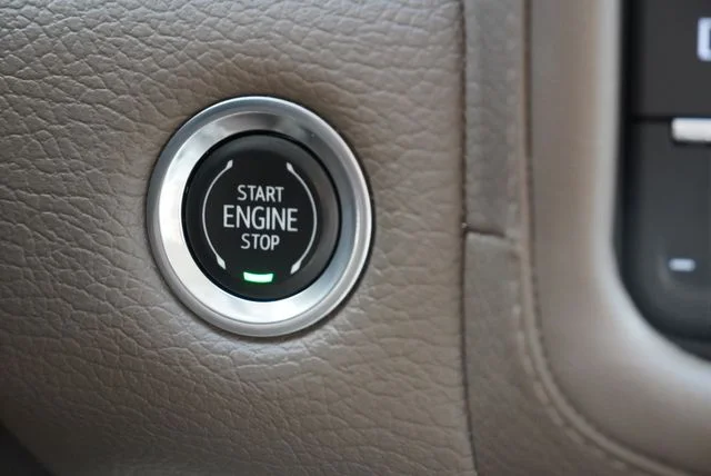 Used 2023 White GMC Denali image 28