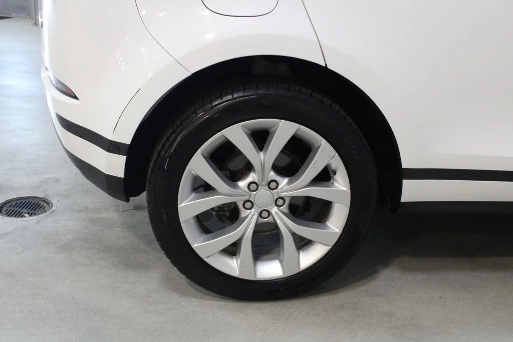 Used 2020 White Land Rover SE image 26