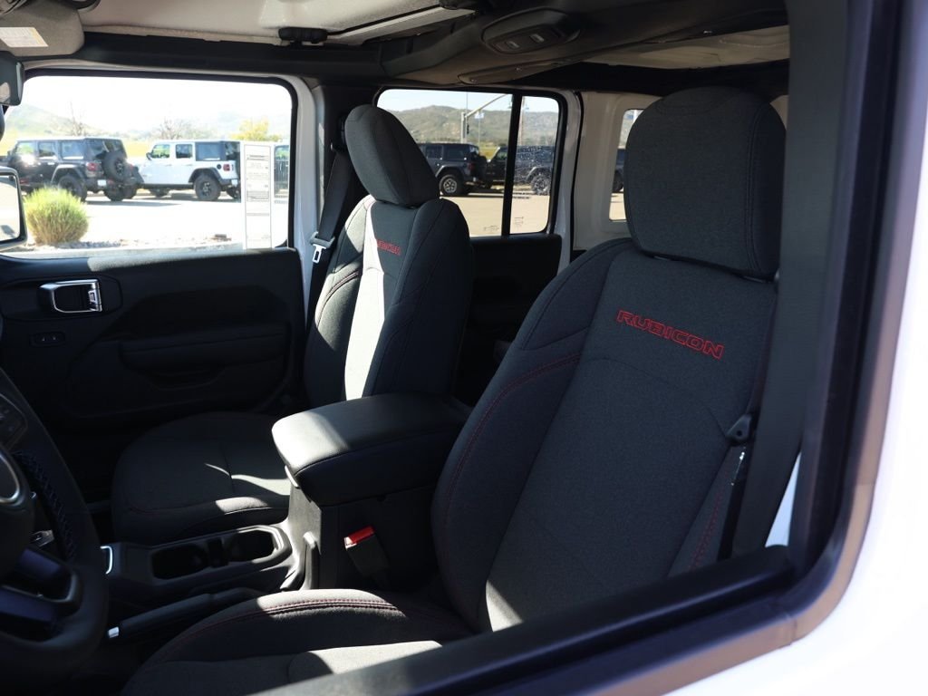 New 2026 Bright White Clear-Coat Exterior Paint Jeep Rubicon image 14