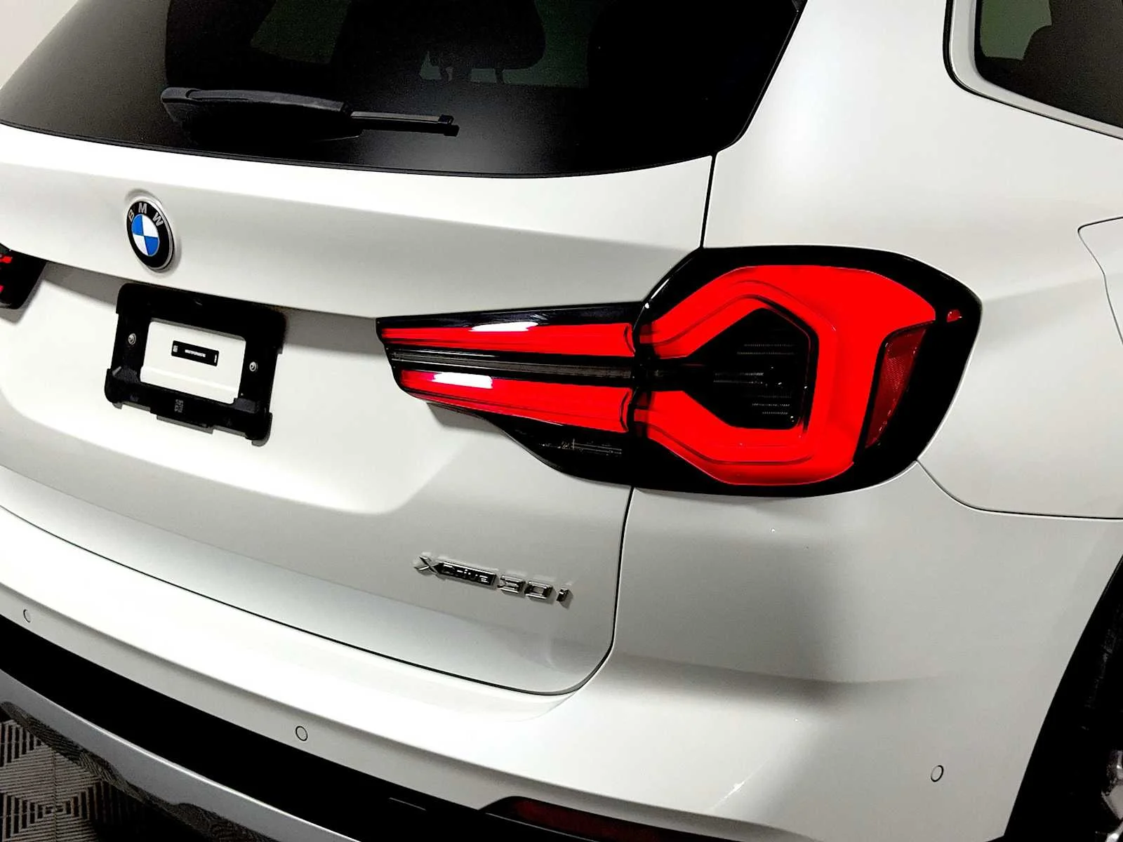 Certified Used 2024 Mineral White Metallic BMW xDrive30i image 28