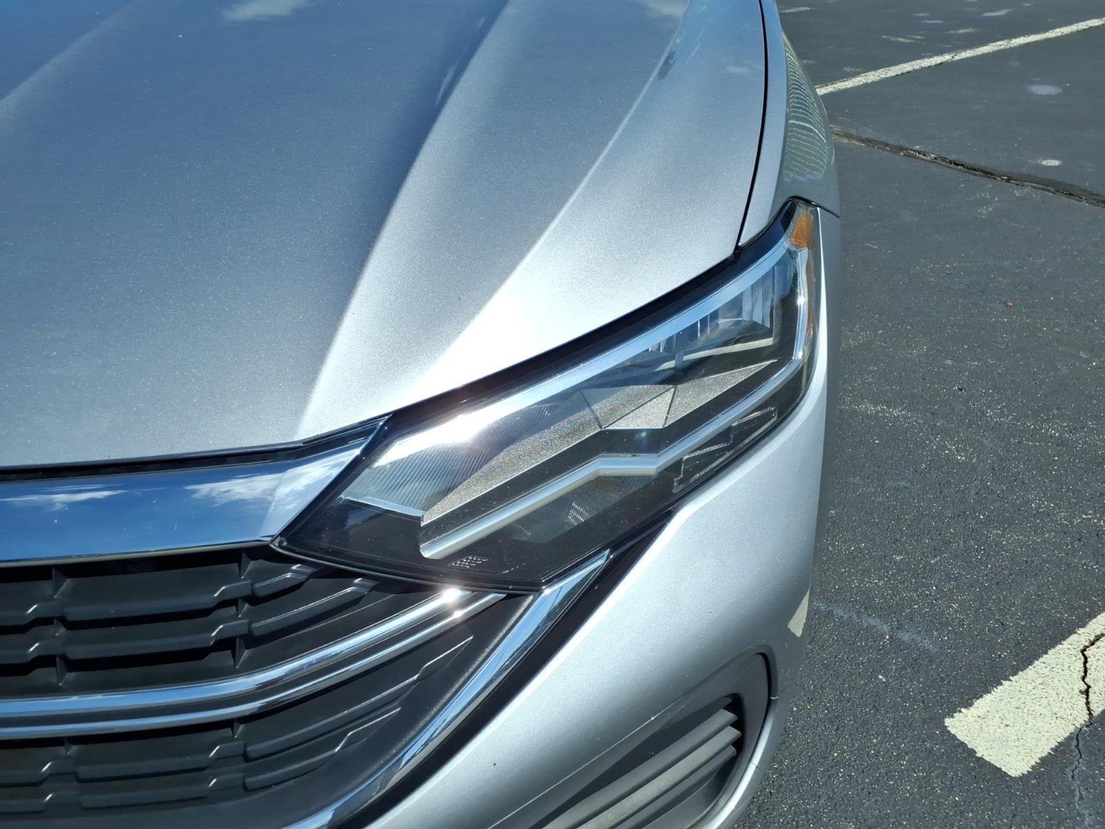 Used 2023 Pyrite Silver Metallic Volkswagen SE image 15
