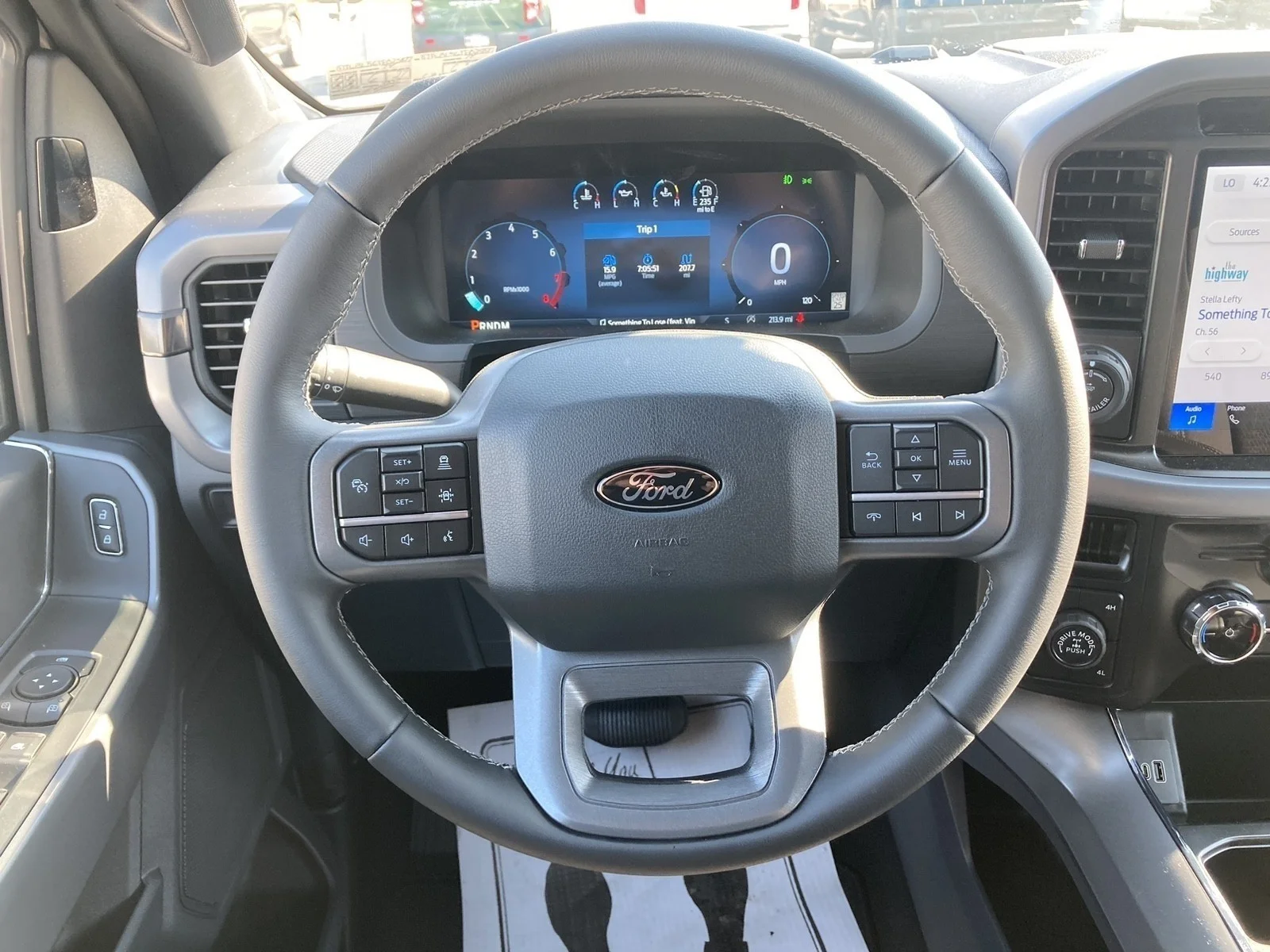 New 2026 Oxford White Ford XLT image 13