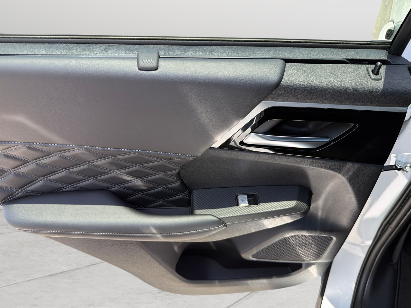 New 2026 White Nissan Platinum image 35