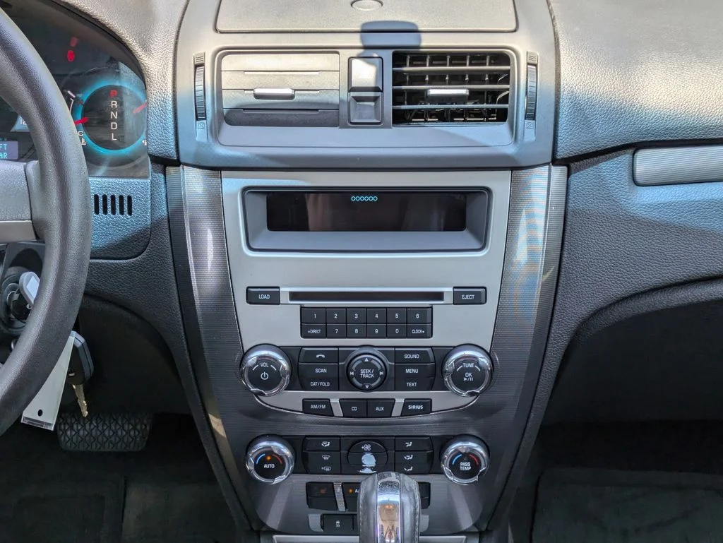 Used 2010 Brilliant Silver Metallic Ford SEL image 17