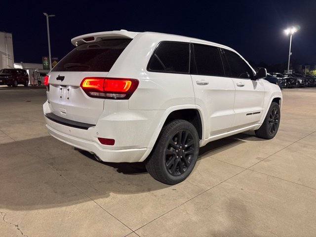 Used 2018 White/off-white Jeep Altitude image 5