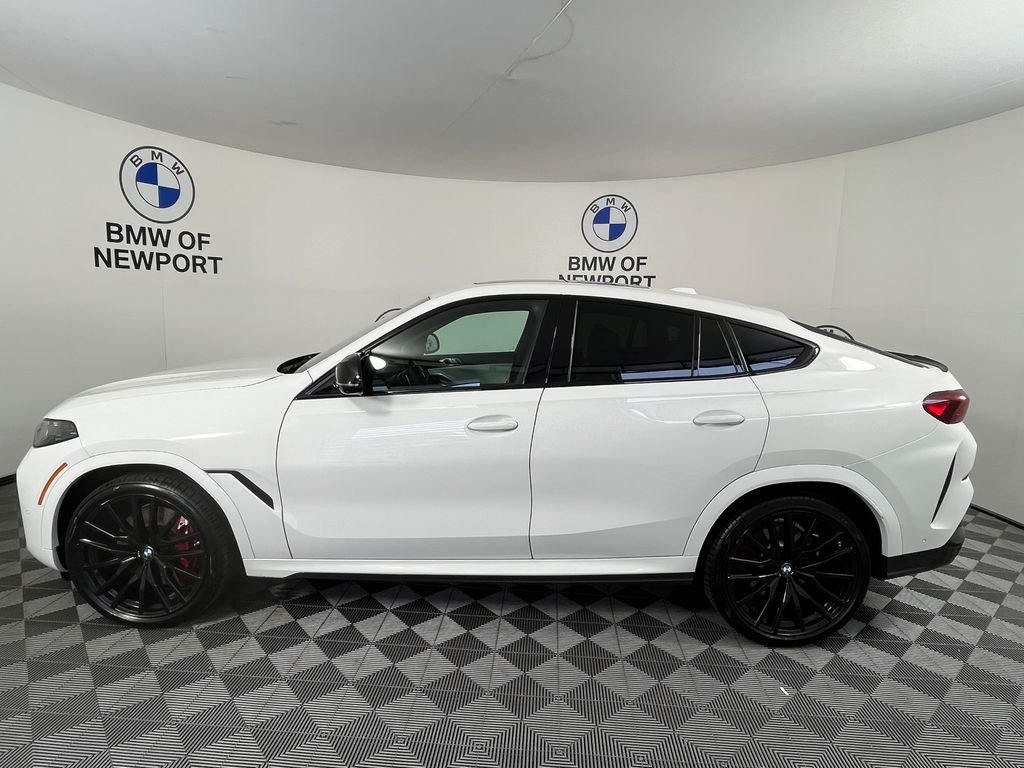 Used 2024 White BMW M60i image 13