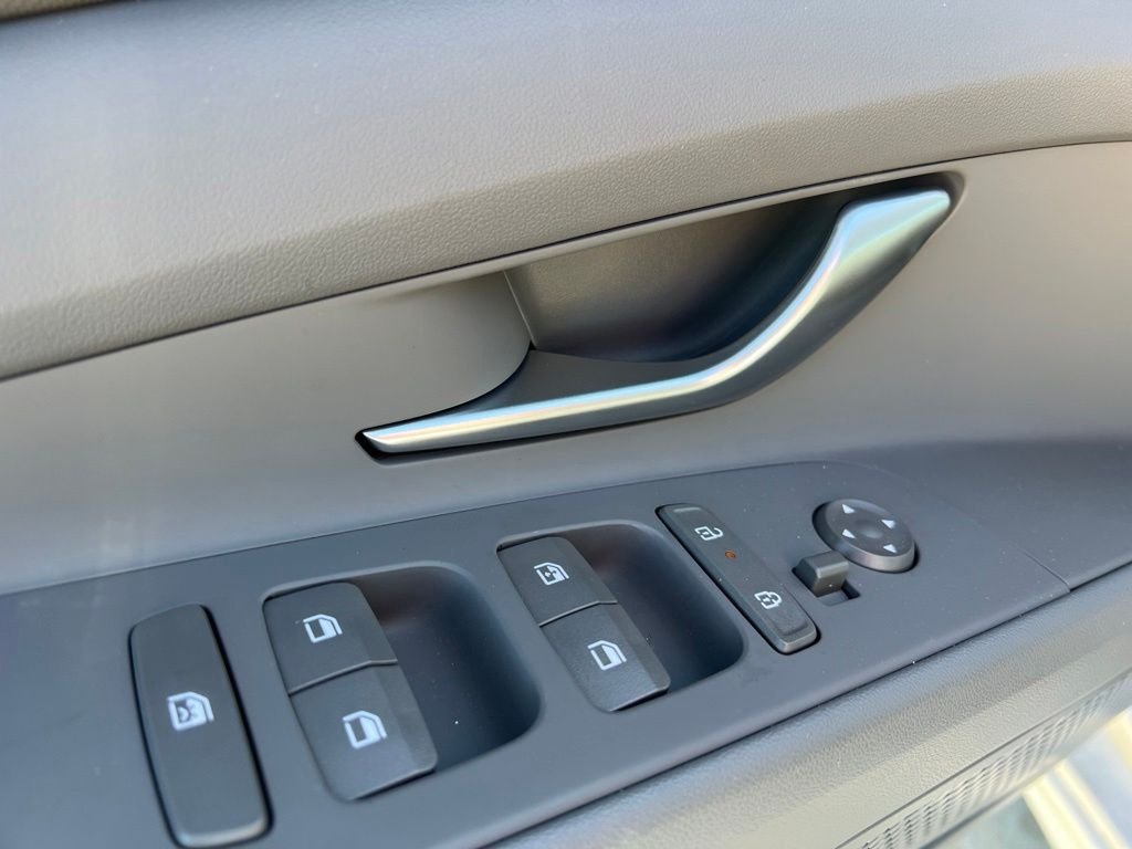 2025 Hyundai Elantra Blue - Photo 14