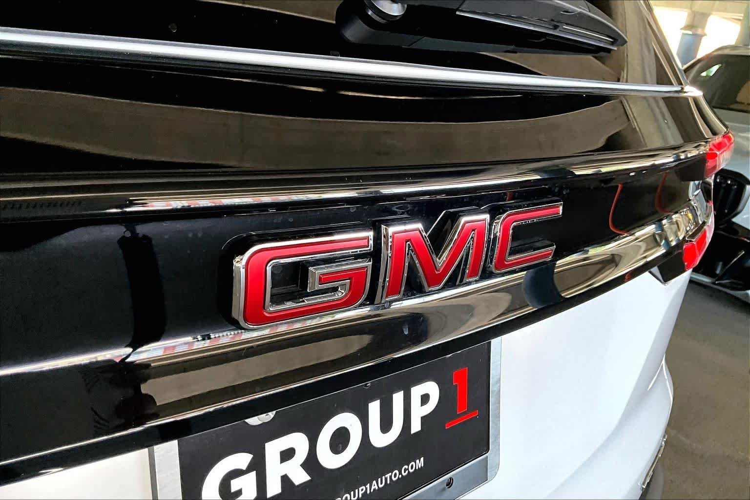 Used 2025 Summit White GMC AWD AT4 image 30