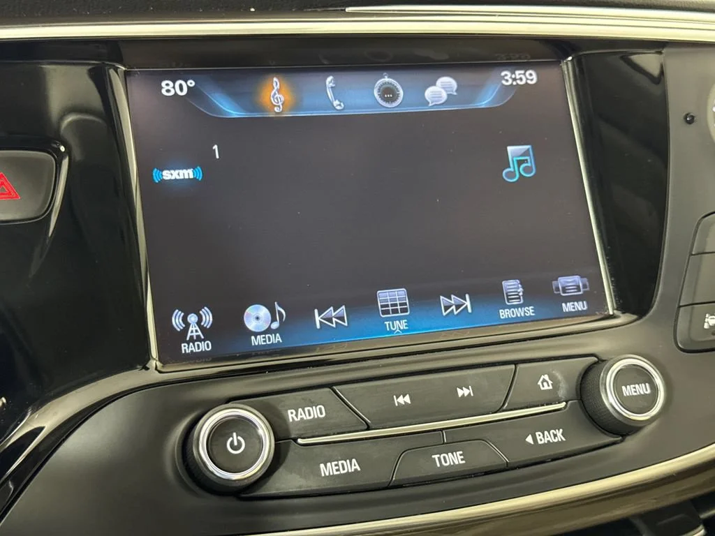 Used 2020 SUMMIT WHITE Buick Premium image 22