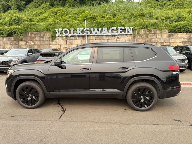 New 2026 Black Volkswagen 2.0T SE w/Technology image 8