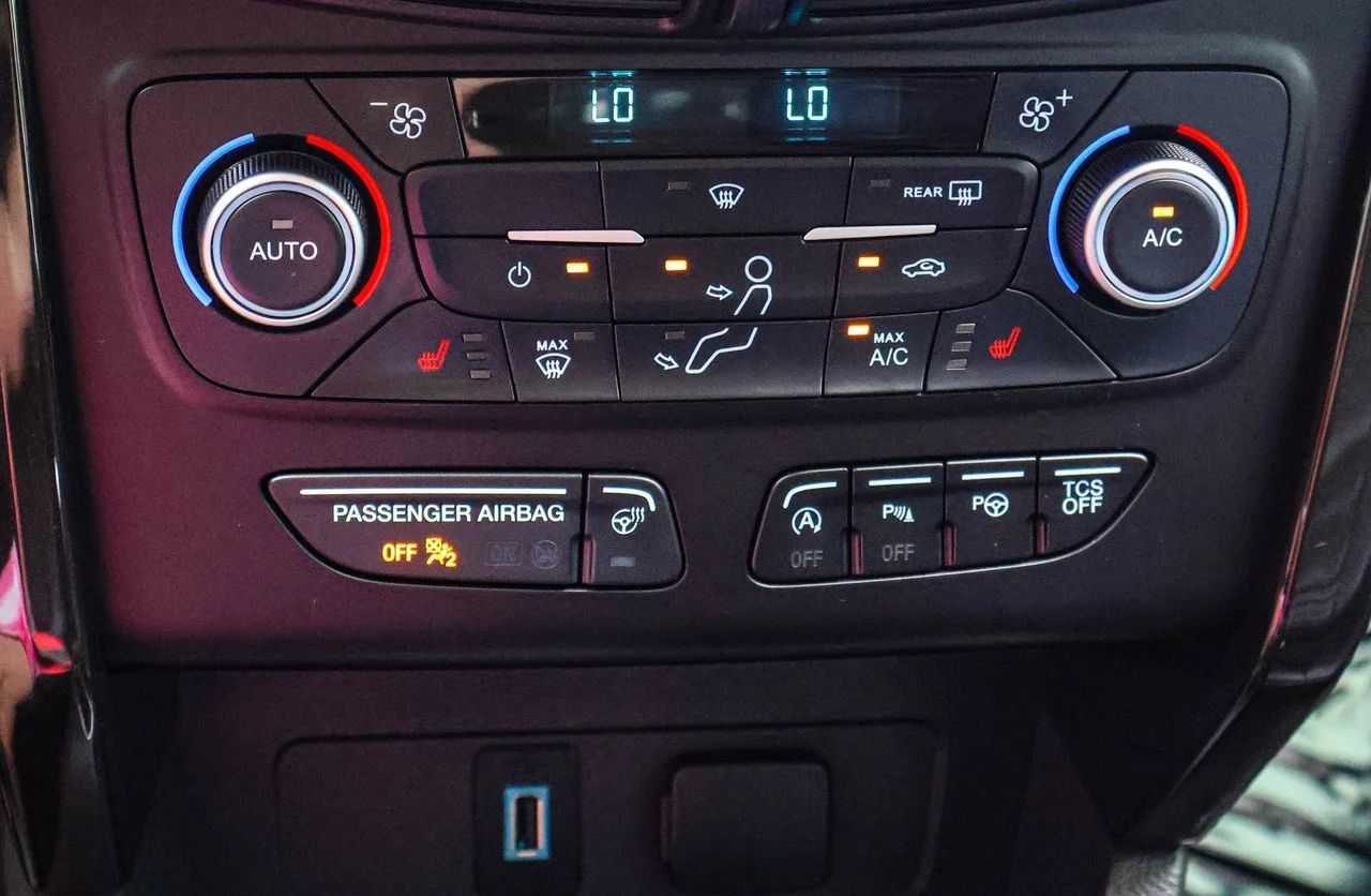 Used 2018 Magnetic Ford Titanium image 21