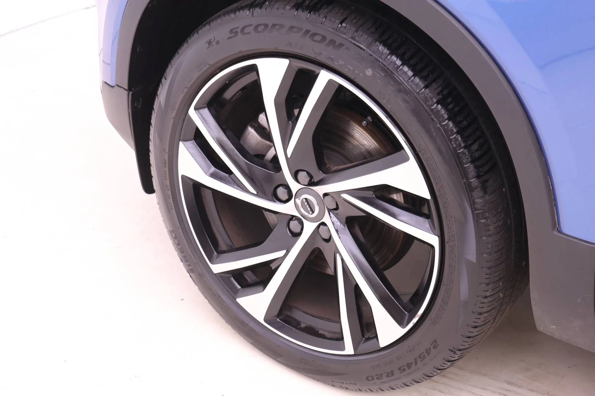 Used 2021 Blue Volvo R-Design image 22