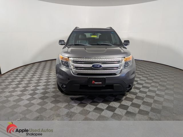 Used 2013 Gray Ford XLT image 2