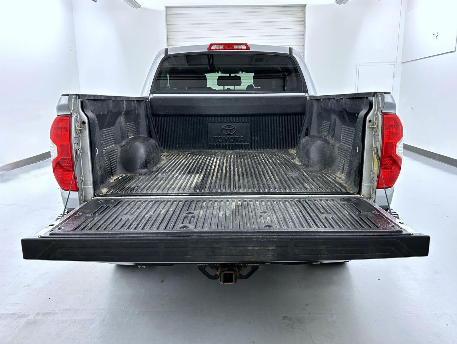 Used 2016 Silver Toyota SR5 image 22