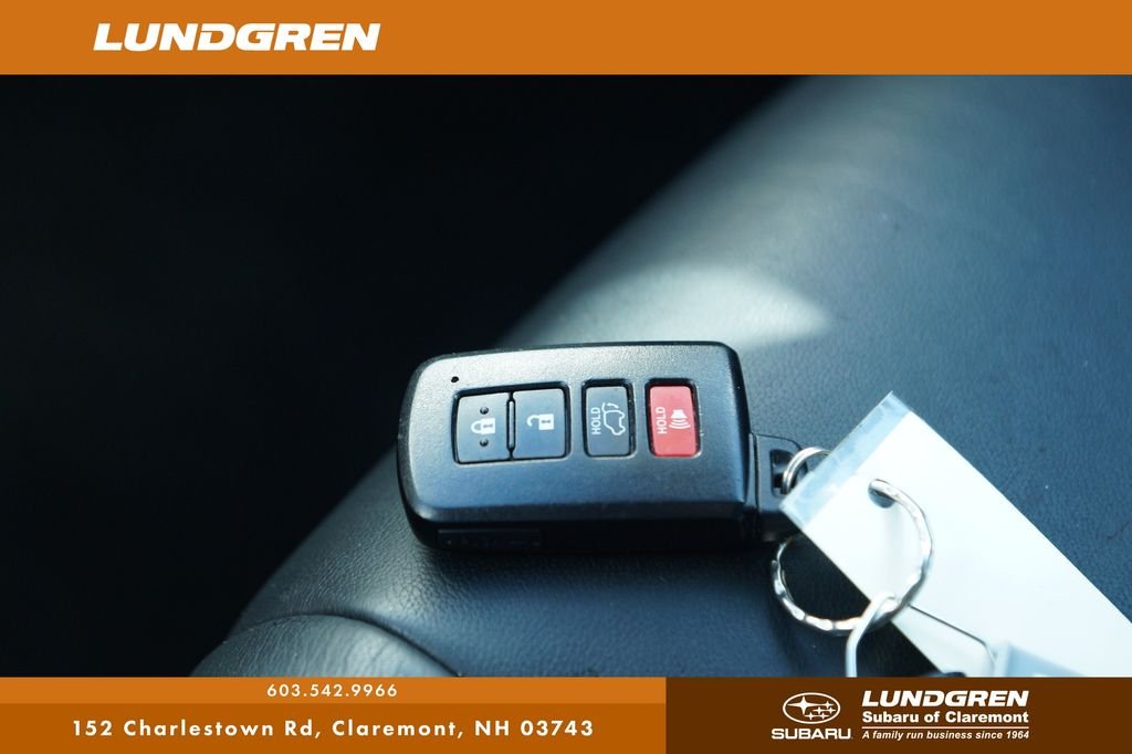 Used 2018 Silver Toyota XLE image 36