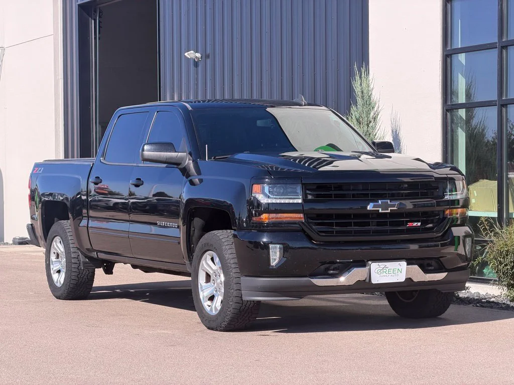 Used 2018 Black Chevrolet LT image 4