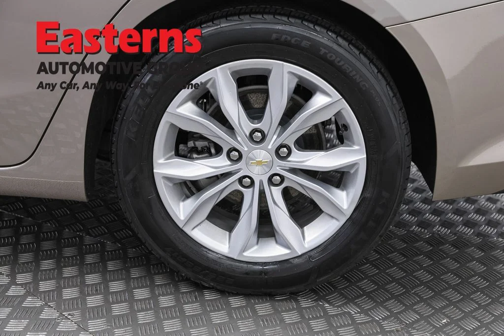 Used 2023 Gray Chevrolet LT image 33