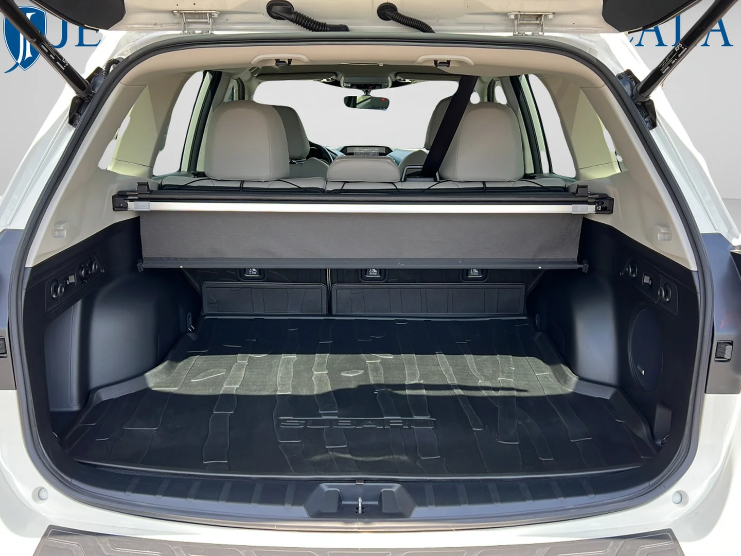 Used 2023 Crystal White Pearl Subaru Limited image 10