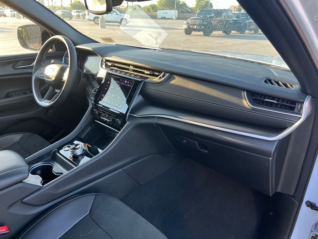 Used 2024 Bright White Clearcoat Jeep Altitude X image 14