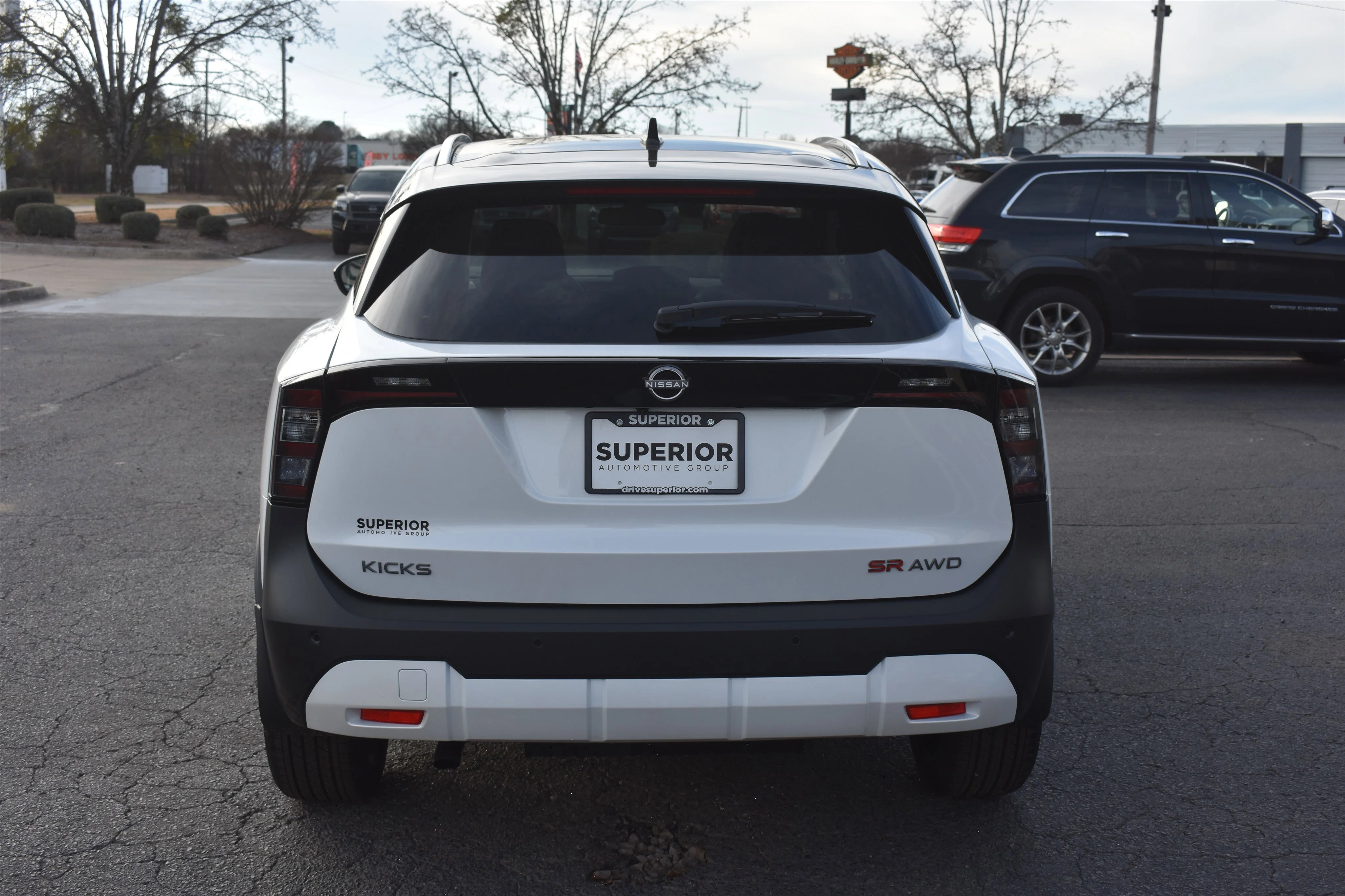 New 2026 Aspen White Tricoat/Super Black Nissan SR image 6