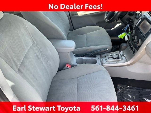 Used 2013 Silver Toyota LE image 24