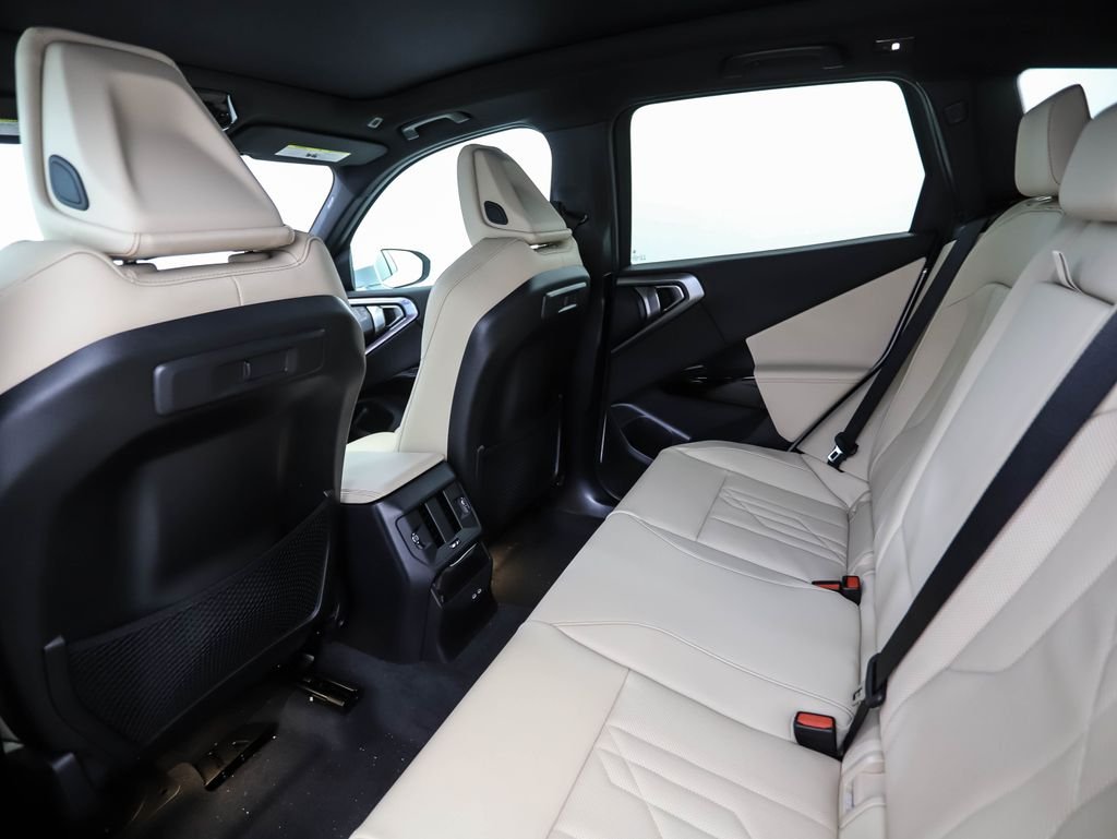 New 2026 Mineral White Metallic BMW 30 xDrive image 21