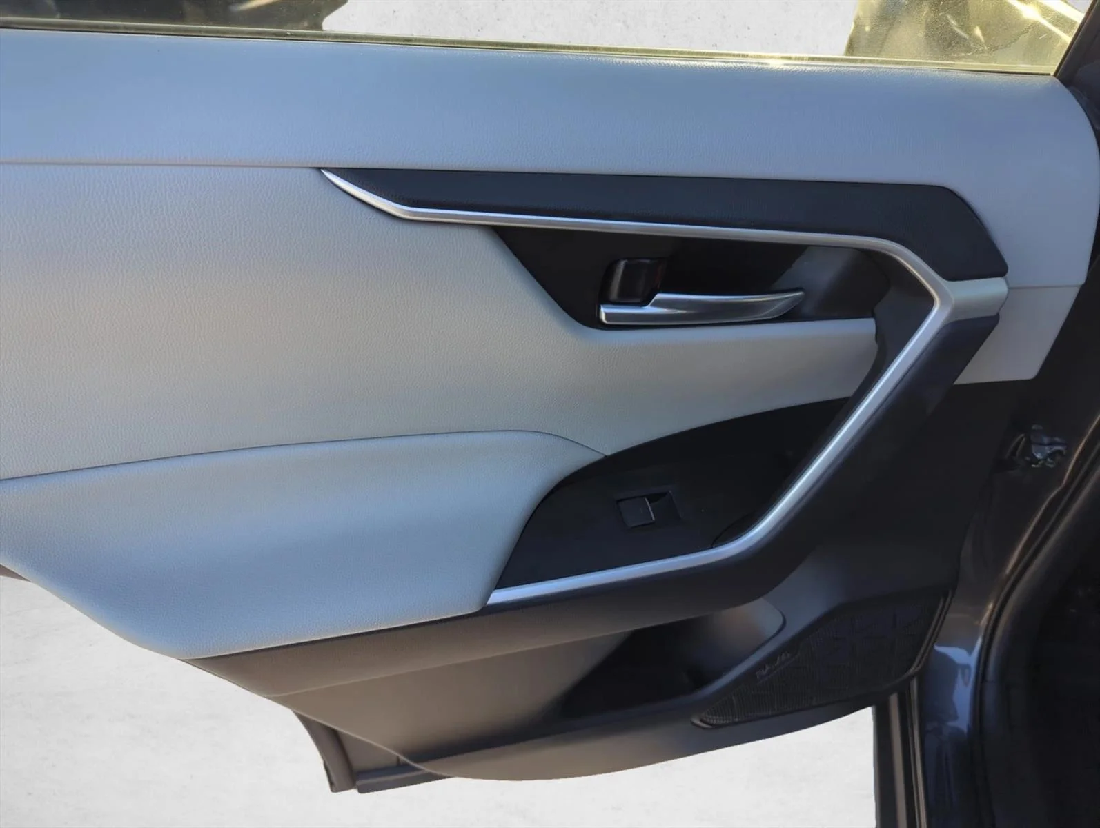 Used 2022 Magnetic Gray Metallic Toyota XLE image 11