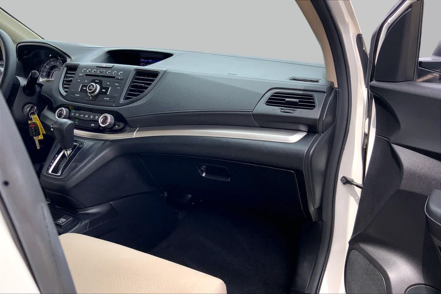 Used 2016 White Diamond Pearl Honda LX image 17