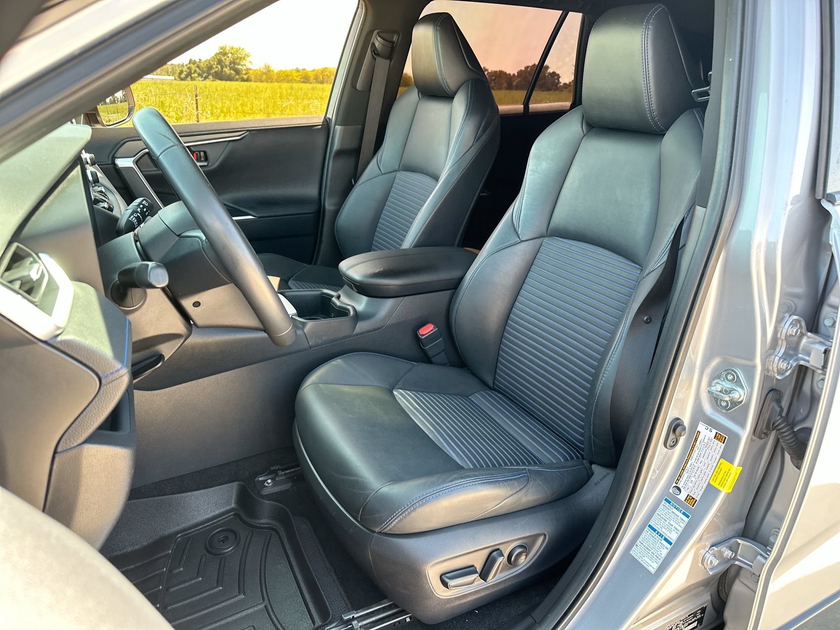2022 Toyota RAV4 XSE - Photo 11