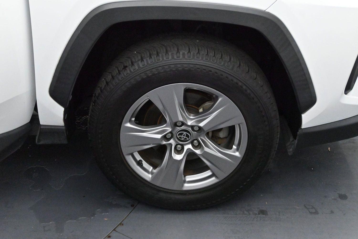 Used 2022 White Toyota XLE image 33