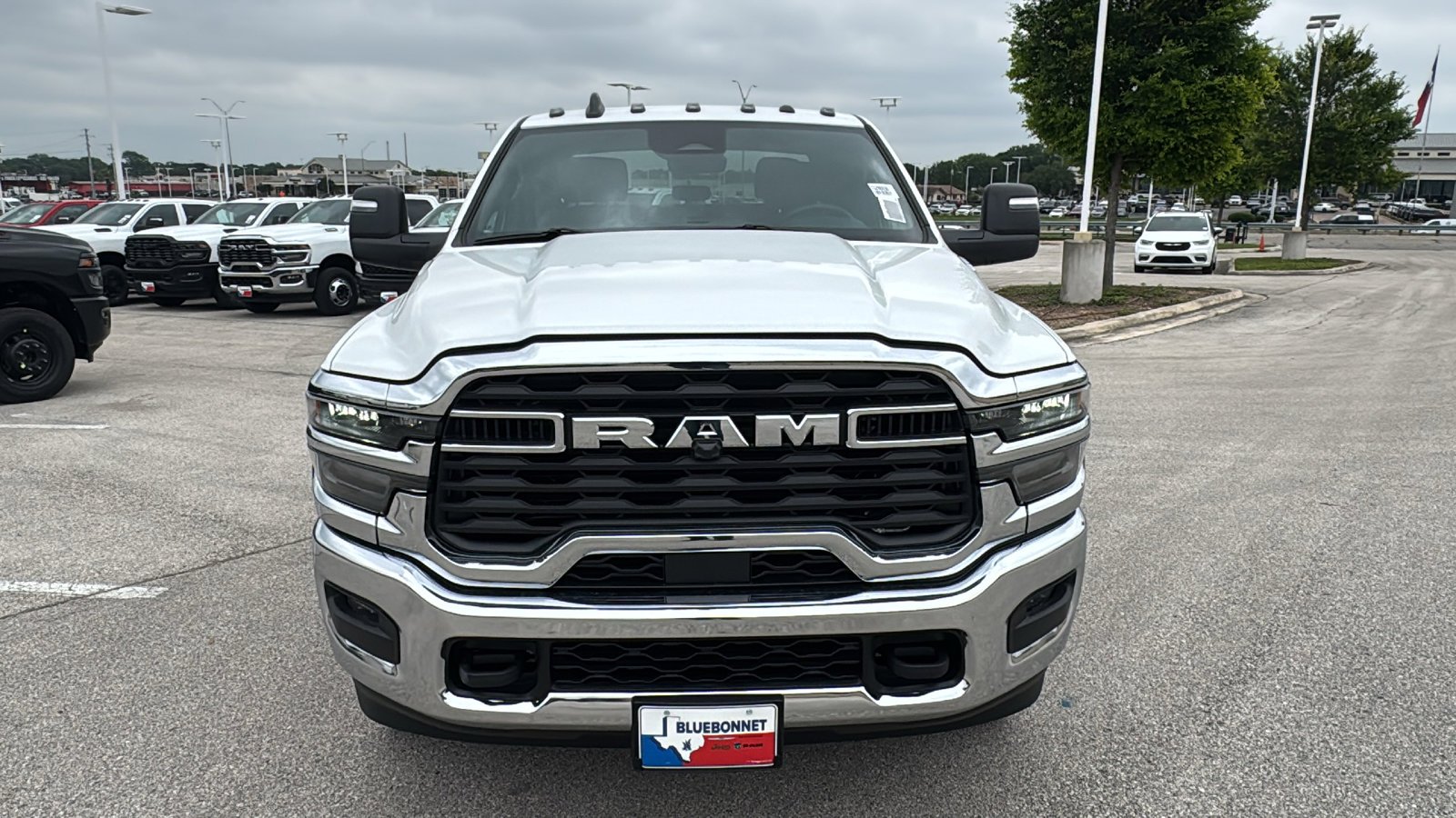 New 2026 Bright White Clear-Coat Exterior Paint RAM Tradesman image 2