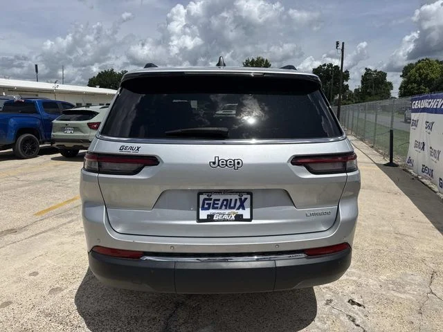Used 2024 Silver Jeep Laredo image 11