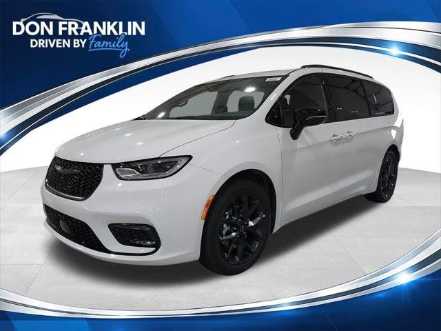 New 2026 Bright White Clear-Coat Exterior Paint Chrysler Limited image 1