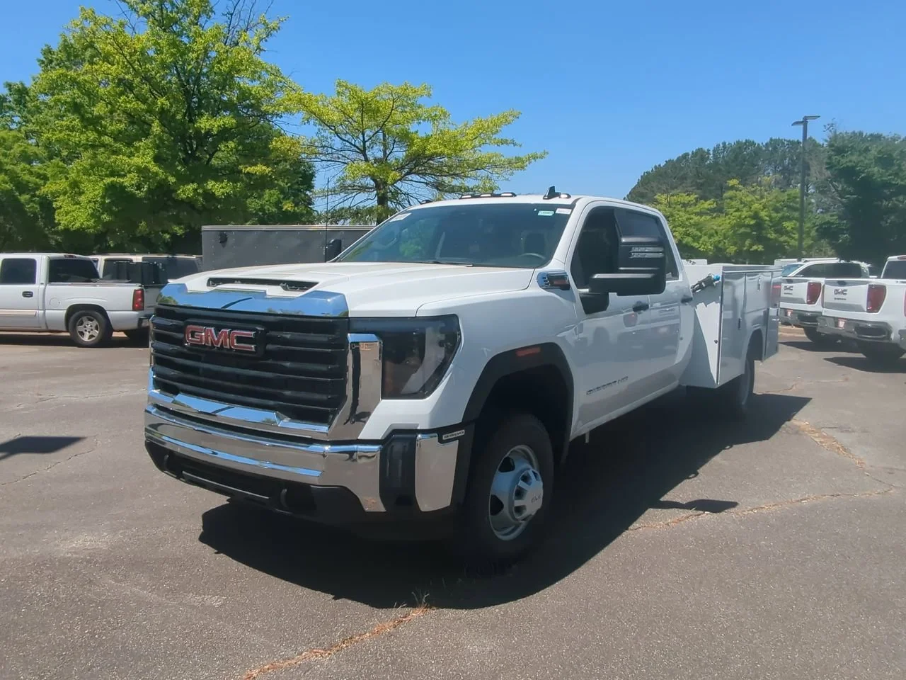 New 2026 Summit White GMC Pro image 4
