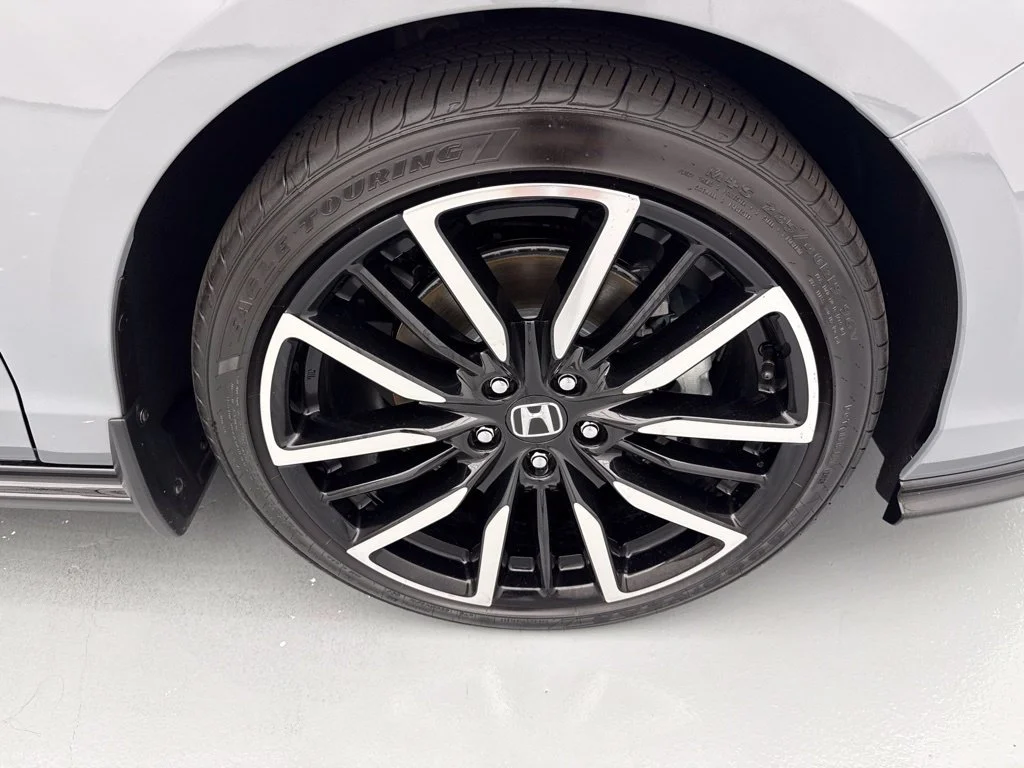 New 2026 Urban Gray Pearl Honda Touring image 14