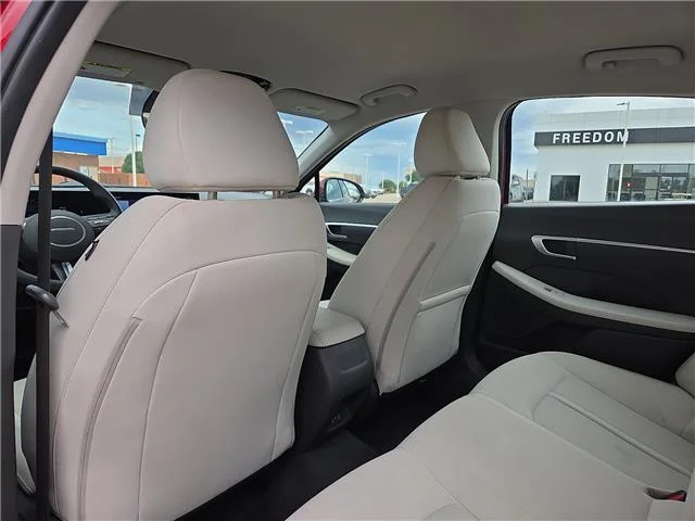 Used 2025 Ultimate Red Hyundai SEL Front-Wheel Drive image 9