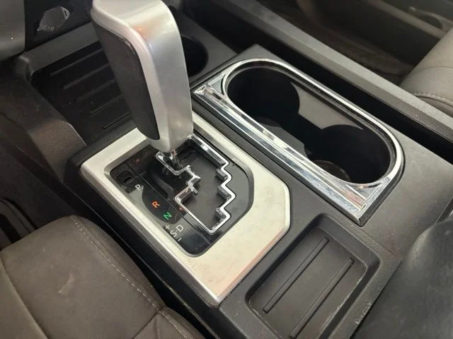 Used 2015 Silver Toyota SR5 image 27