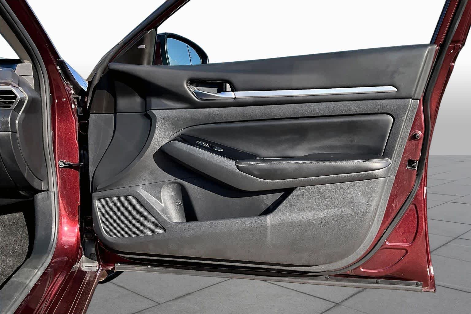 Used 2023 Garnet Pearl Metallic Nissan 2.5 SV image 23