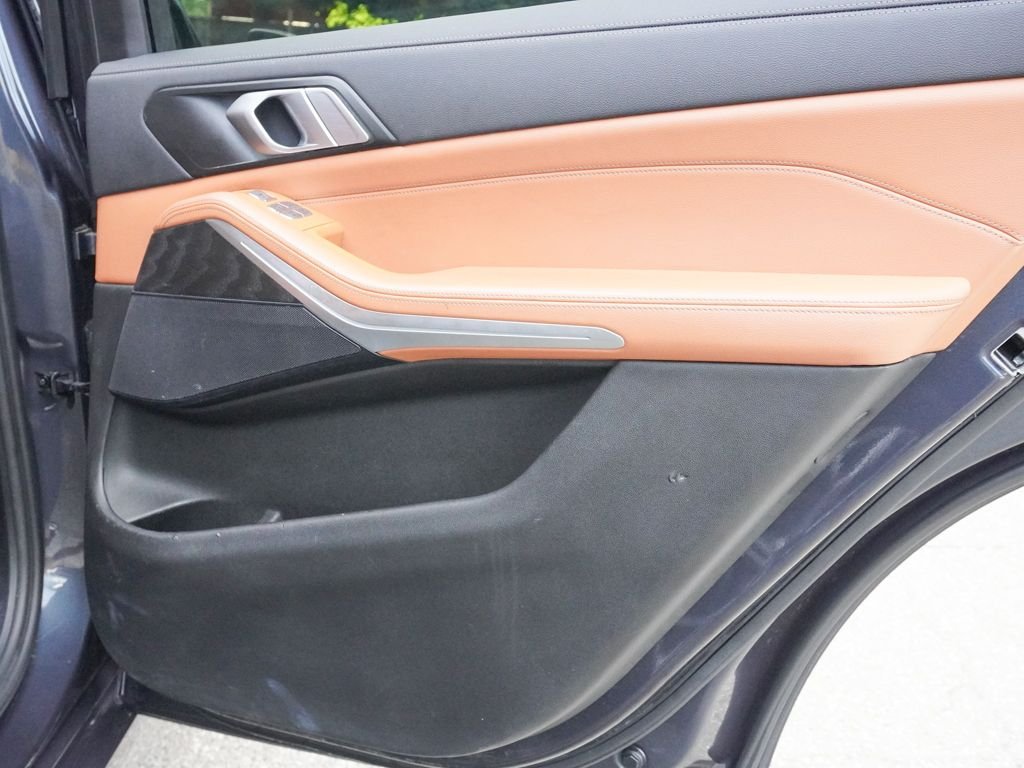 Used 2022 Gray BMW xDrive40i image 29