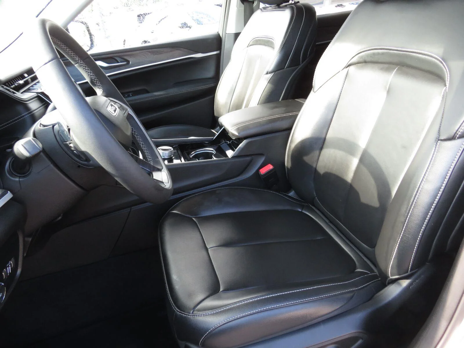 Used 2023 Silver Zynith Jeep Limited image 24