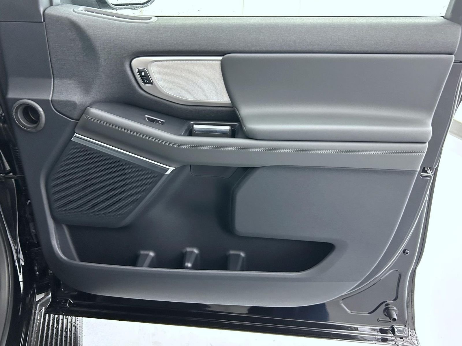 New 2027 Agate Black Metallic Ford Active image 16