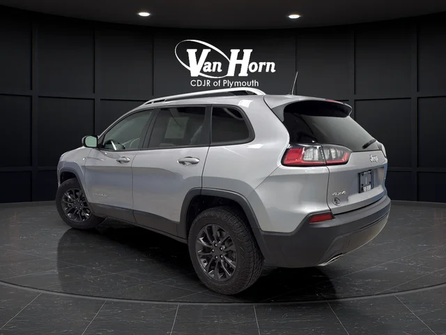 Used 2020 Billet Silver Metallic Jeep Latitude image 5