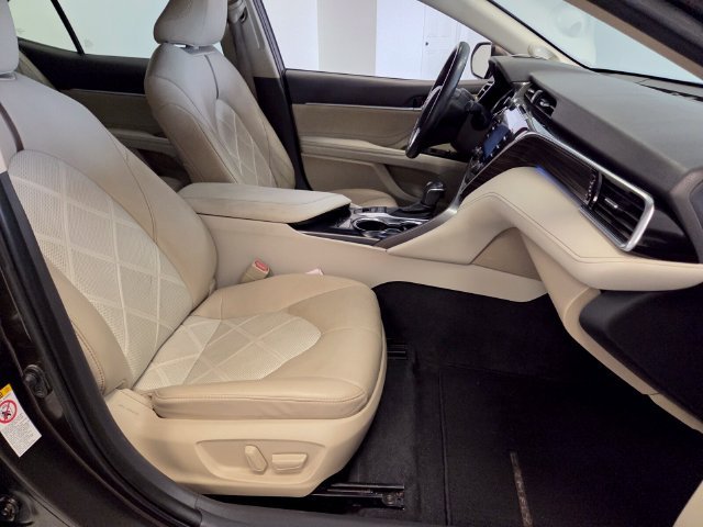 Used 2018 Brown Toyota XLE image 17