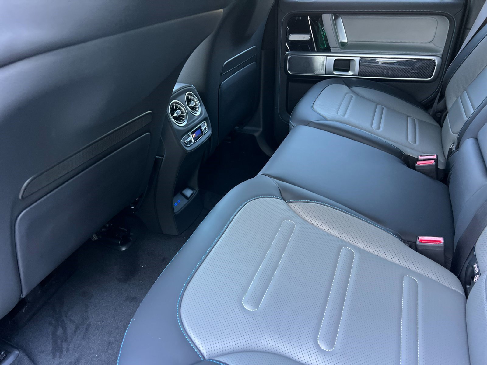 2025 Mercedes-Benz G-Class G580 - Photo 12