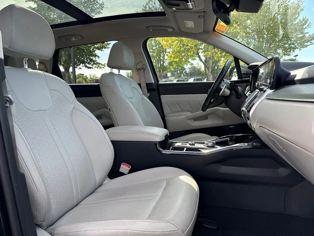 Used 2023 Aurora Black Kia SX Prestige image 25