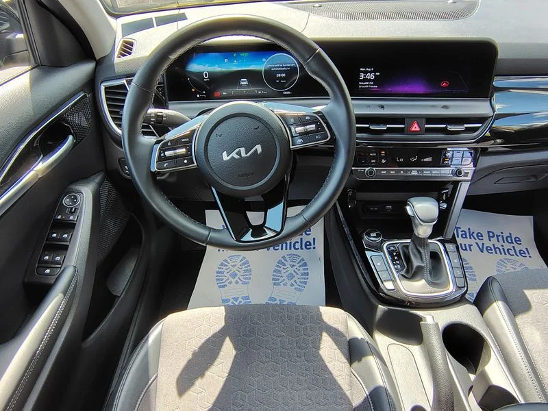 Used 2024 Green Kia S image 19