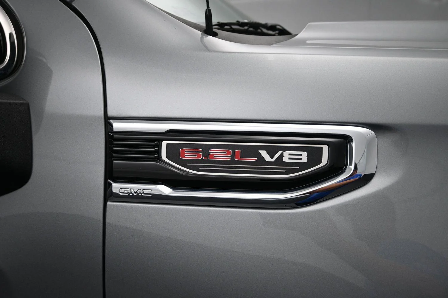 Used 2023 SILVER                    GMC  image 6