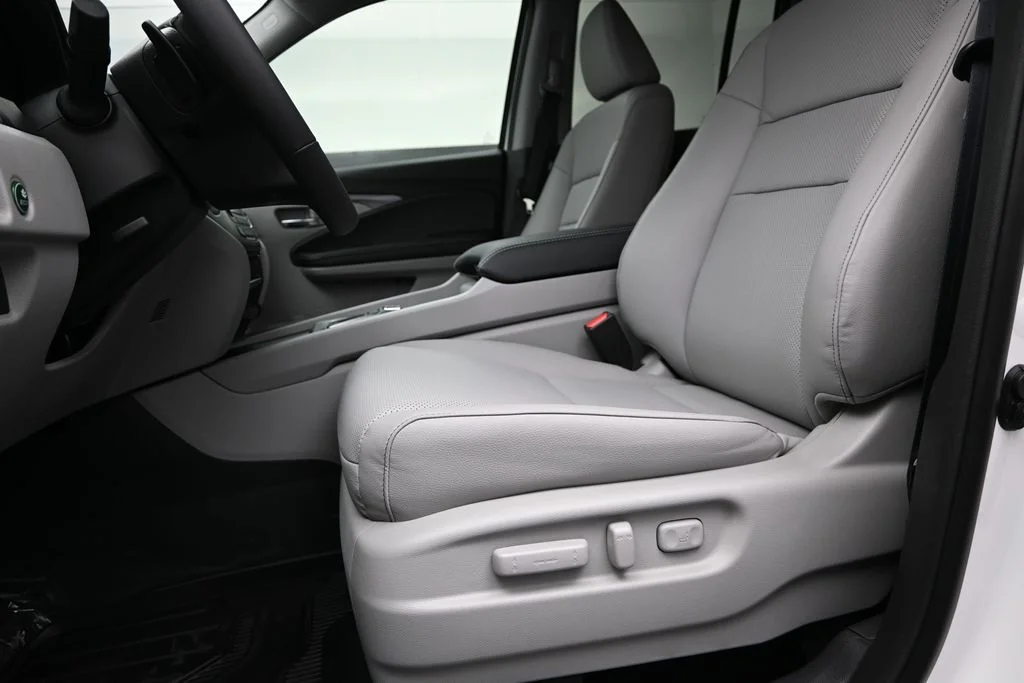 New 2026 Platinum White Pearl Honda RTL image 14