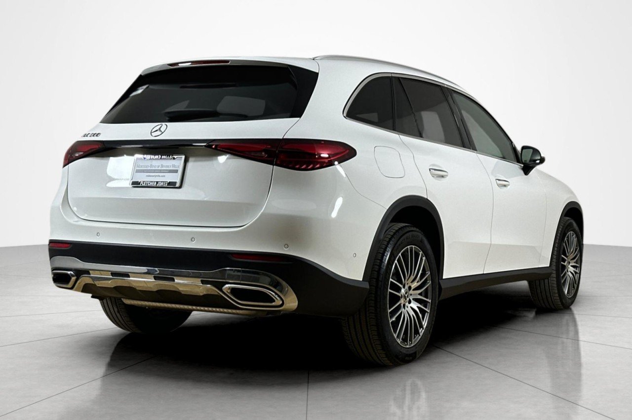 Certified Used 2025 Polar White Mercedes-Benz GLC 300 image 5