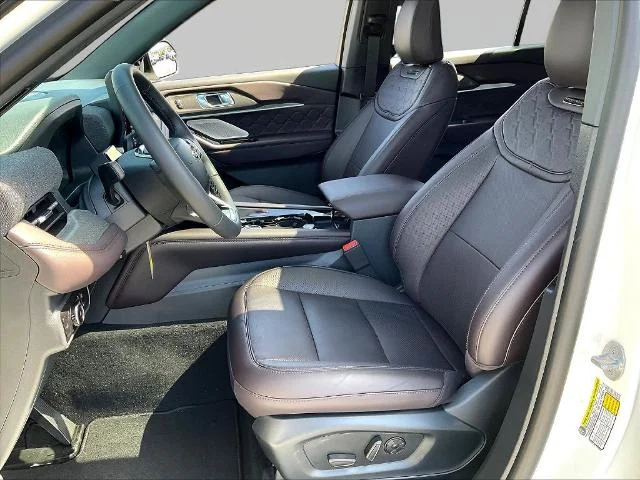 New 2026 Star White Metallic Tri-Coat Ford Platinum™ image 71